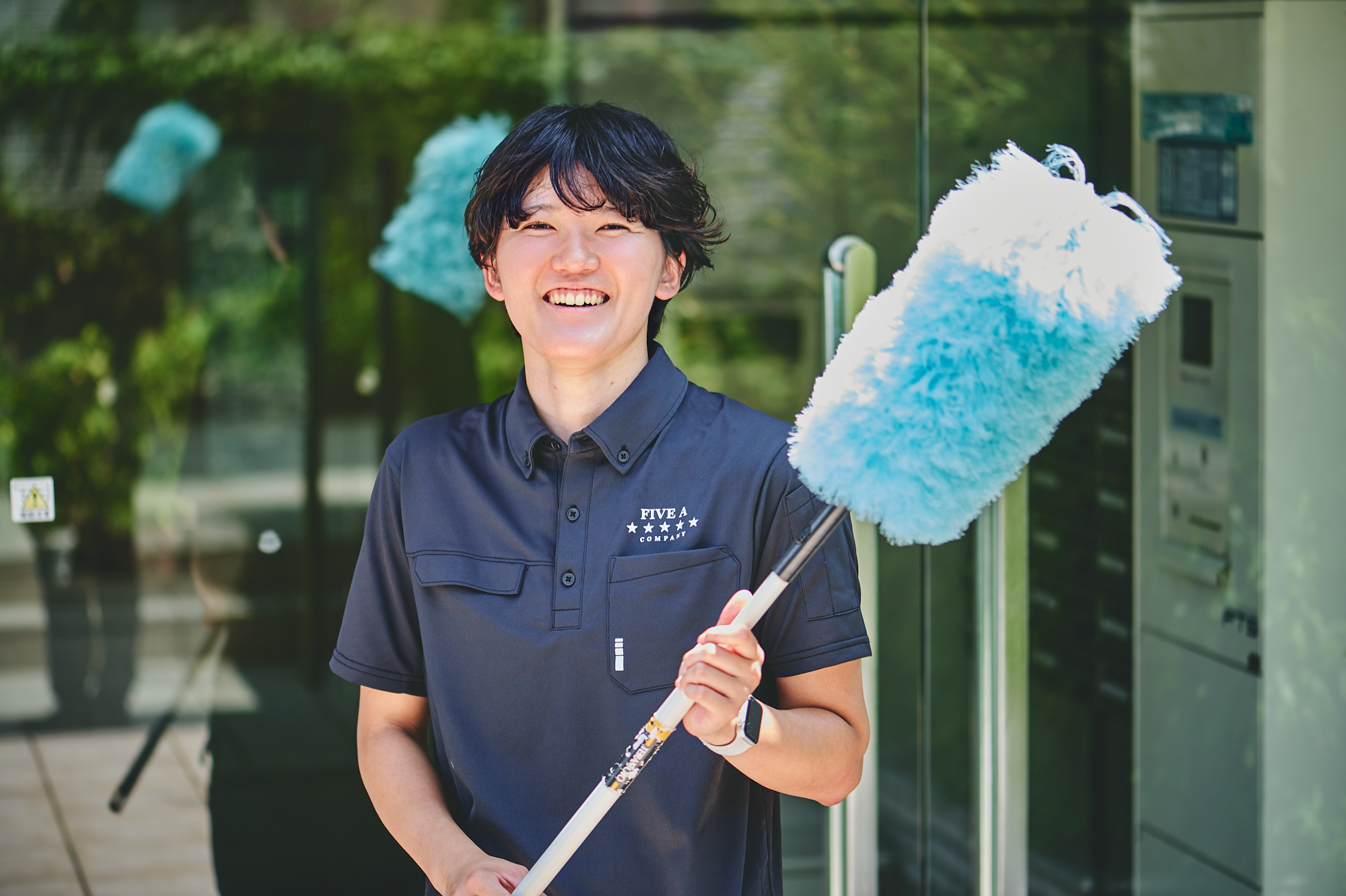 ファイヴエーカンパニーの巡回清掃とは専用バイクで施設を巡回して清掃を行います。  ファイヴエーカンパニーの巡回清掃とは専用バイクで施設を巡回して清掃を行います。